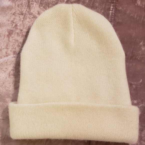 AMANDA SMITH Winter White Fuzzy Acrylic Beanie Winter Hat - Picture 1 of 7